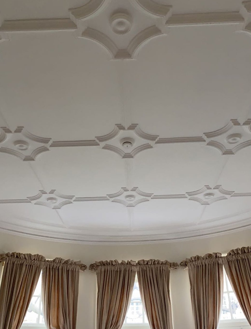 Decorated interior ceiling and cornice